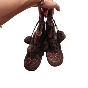 NWOB Airwalk Pullup Brown Suede Moccasins Withe Beading Slippers Size 7.5